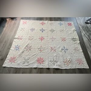 Vintage Handmade Star Quilt- 77” X 88”